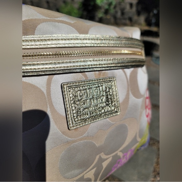 Vintage Coach POPPY Bright Flower Patterns over Beige/Gold Canvas & Leather - Picture 5 of 15